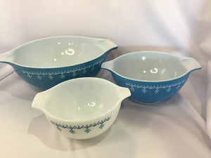 Pyrex Set of 3 Aqua/White Bowl Set