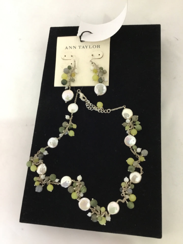 Green/White w/Earrings Beads Necklace