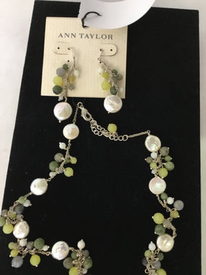 Green/White w/Earrings Beads Necklace