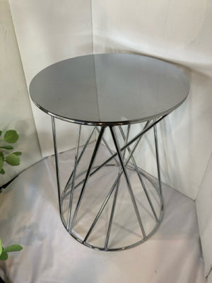 Metal Criss Cross Silver Table