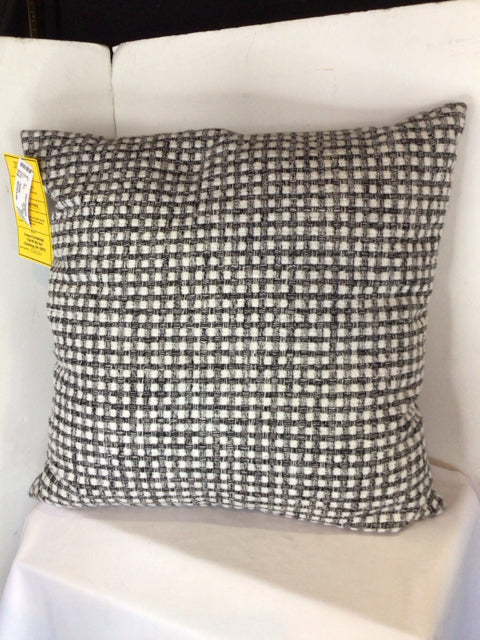 Black/White Cotton Checkered Pillow