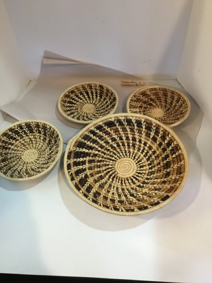 Set of 4 Natural/Brown Rafia Coil Spiral Bowl