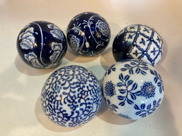 Blue/White Ceramic Floral Set of 5 Ball
