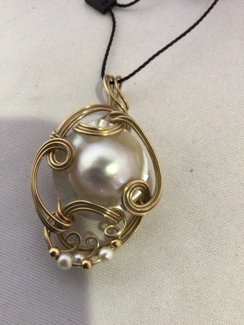 White Pearl Pendant