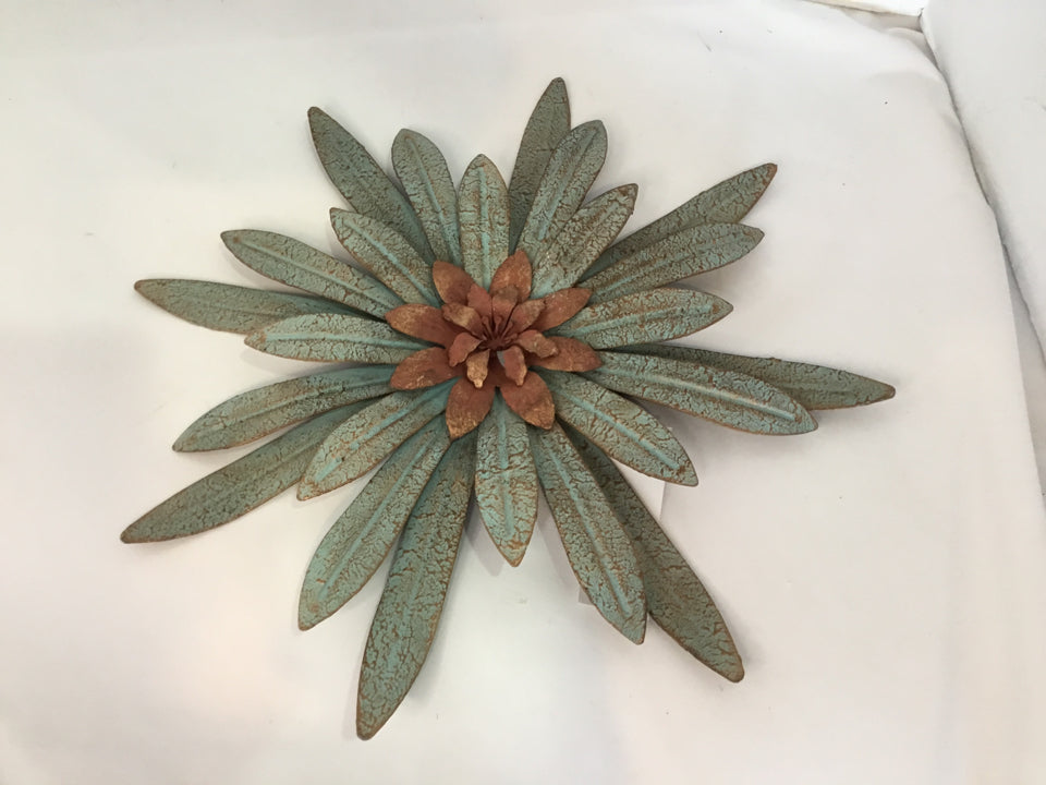Metal Flower Green/Red Wall Decoration Art