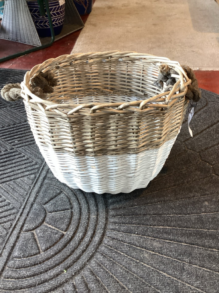 Gray/White Wicker Oval Basket