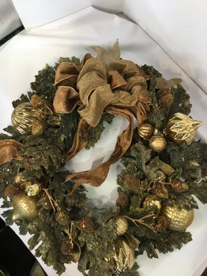 Wreath Gold/Green Holiday Item