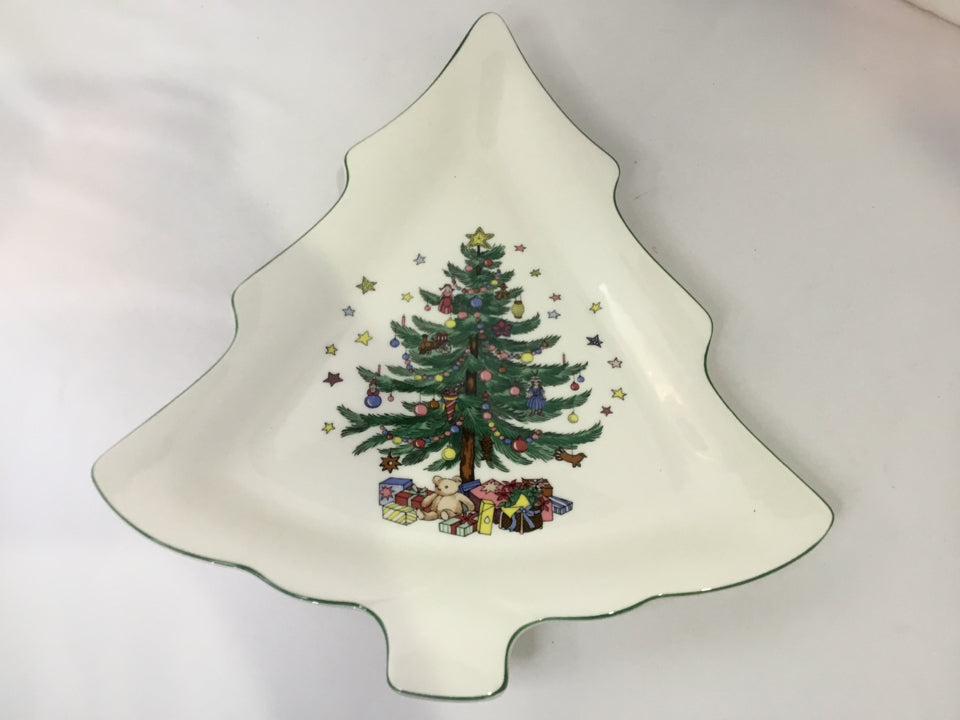 Nikko Christmas White/Green Ceramic Christmas Tree Holiday Item