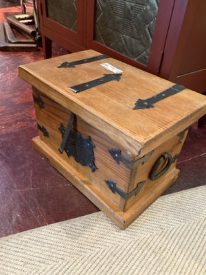 Vintage Wood Side table End/Side Brown Trunk