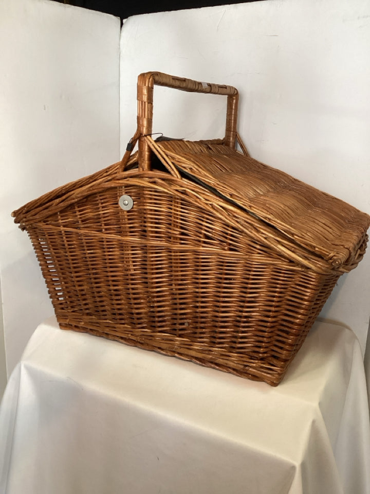 Nieman Marcus Vintage Natural Wicker Picnic Basket