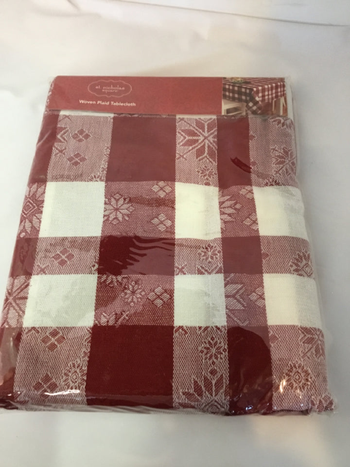 St Nicholas Sq Red/white Checkerboard Round Holiday Item