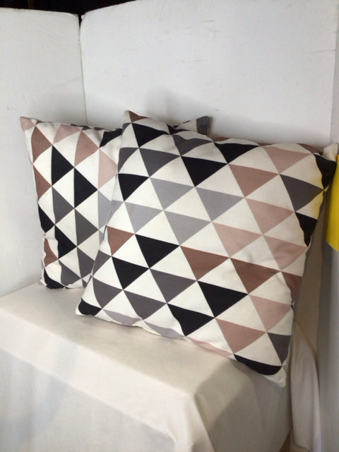 Pair Gray/Brown Cotton Geometric Pillow Set