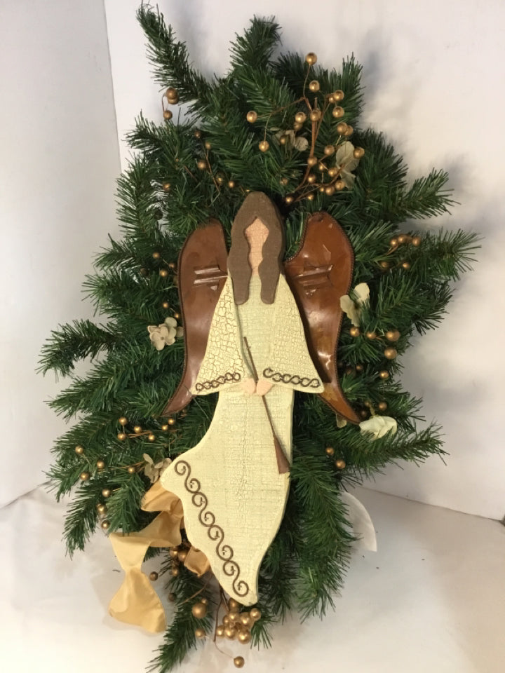 Wall Decoration Green/Cream Angel Holiday Item