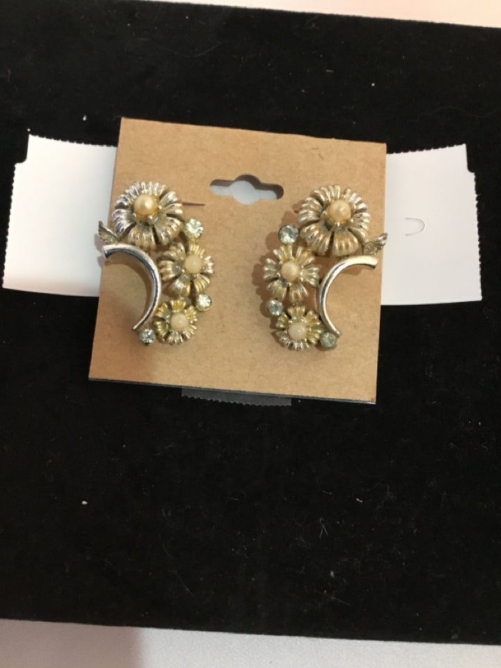 Metal Silver/Gold Flower Earrings