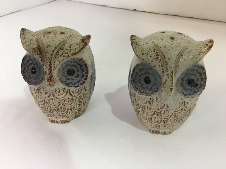 Mid-Century Tan/Blue Ceramic Owl Salt & Pepper