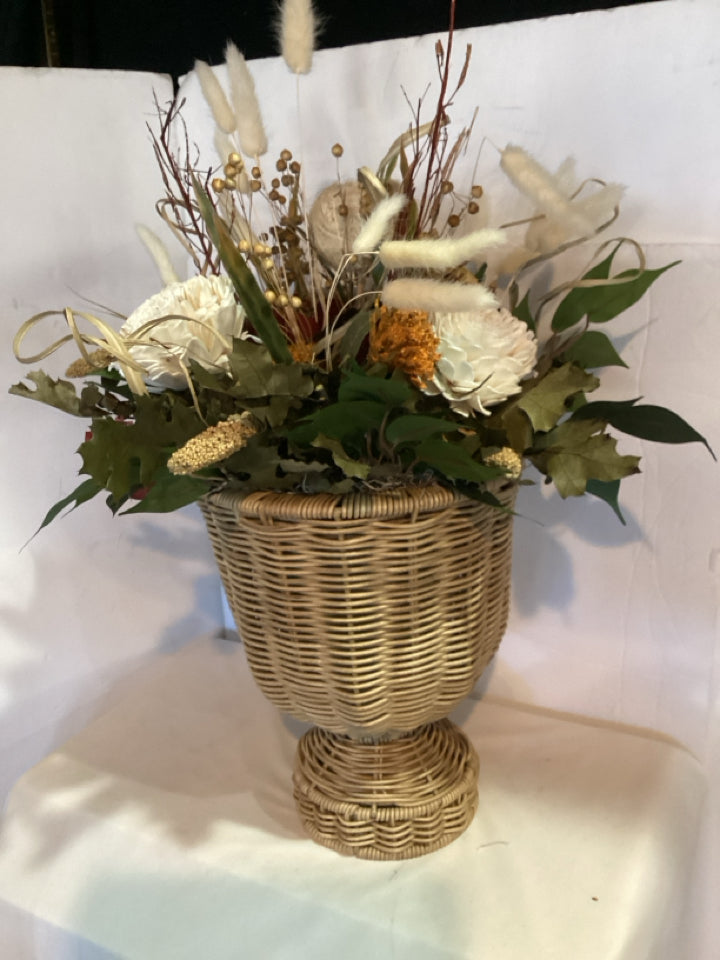 Neutral Dried Flowers Basket Centerpiece