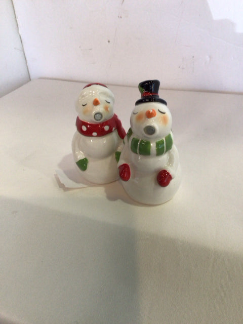 Salt & Pepper White Ceramic Snowman Set of 2 Holiday Item