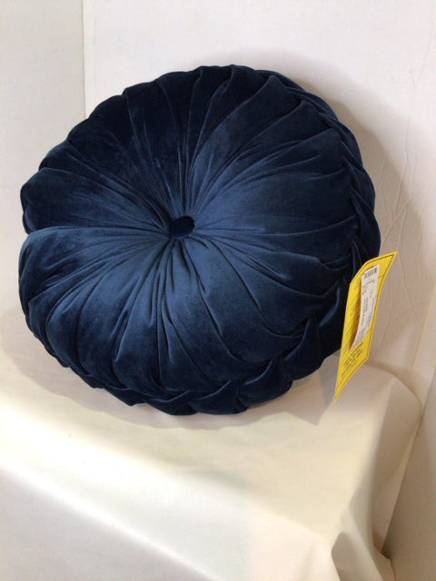 Round Cream Velvet Pleated Pillow