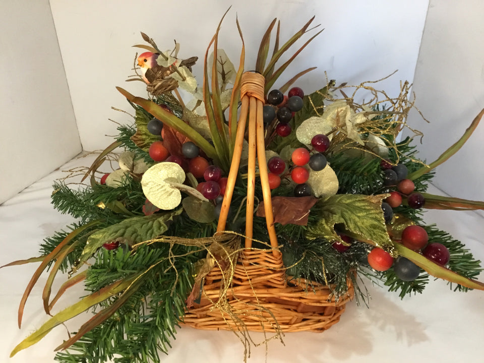 Centerpiece Green/Natural Flower Holiday Item