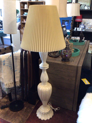 Retro Cream Ceramic Ribbed Lamp