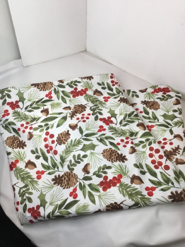 Table Cloth White/Green Polyester Acorn Holiday Item