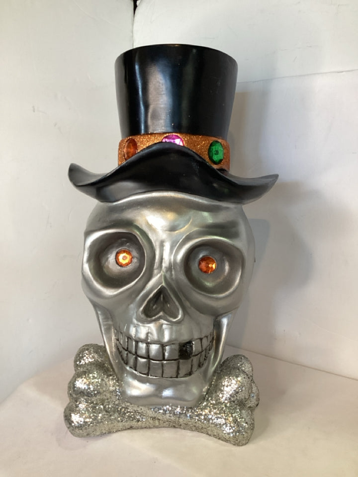 Halloween Black/Silver Resin Skull Holiday Item