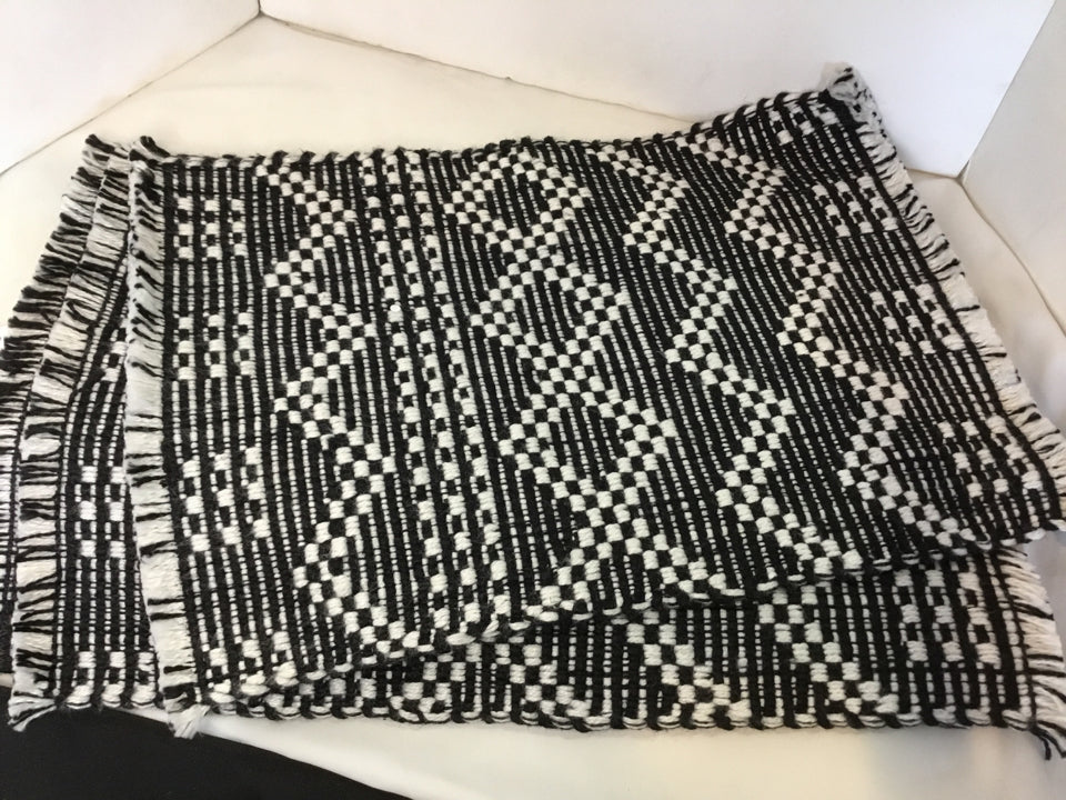 Better Homes Set of 3 Black/White Placemats