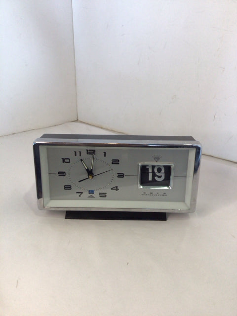 Retro Silver/Black Metal Clock