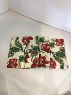 Placemats White/Red w/Napkins Poinsettia Holiday Item