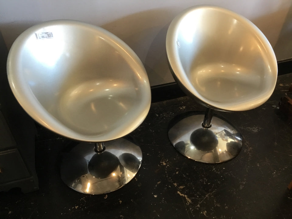 Acrylic Saucer Chrome Chair Set