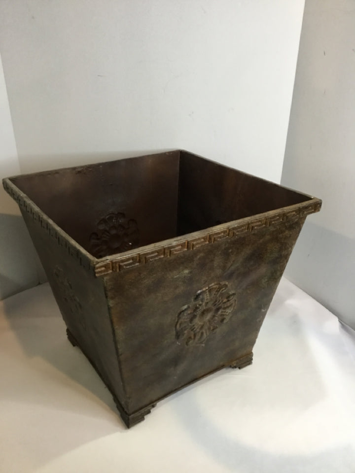 Outdoor/Outside Bronze Metal Planter