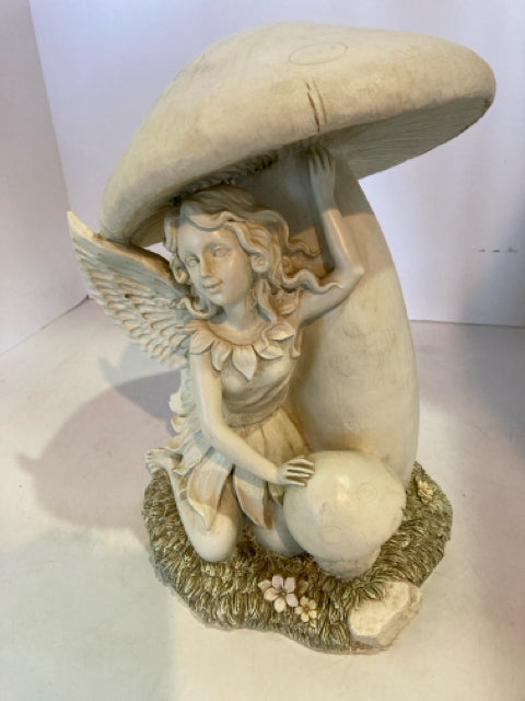 Cream Plaster Fairy Mushrooms Statue