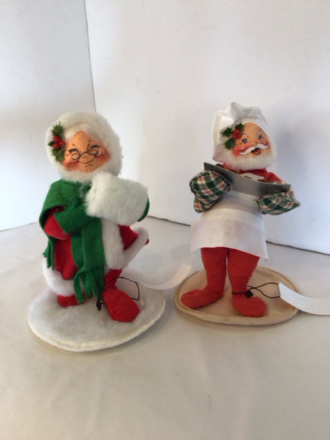 Annalee Set of 2 Multi-Color Cotton Mr & Mrs Claus Vintage Holiday Item