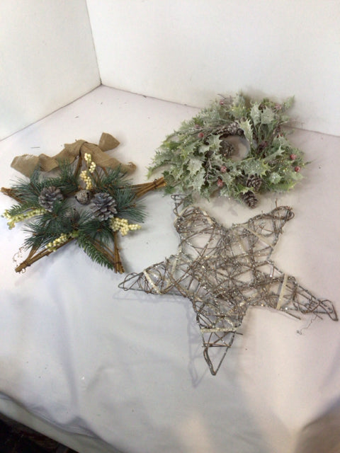 Christmas Green/Brown Wreath Star Holiday Item