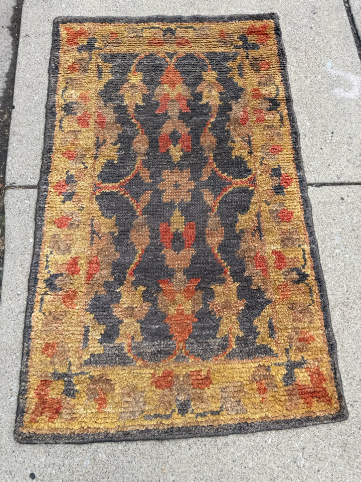 Wool Floral Black/Gold Rug