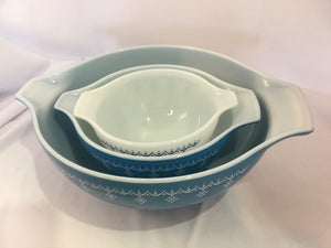 Pyrex Set of 3 Aqua/White Bowl Set