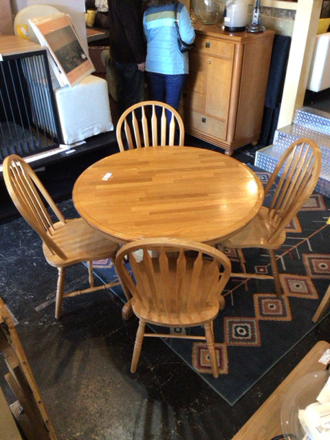 Pedestal Oak 4 Chairs W/Leaf Table & Chairs