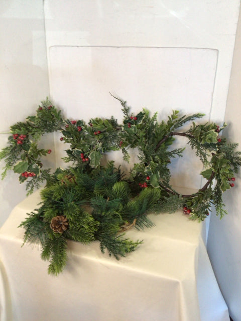 Set of 4 Green & Red Wreath Holiday Item