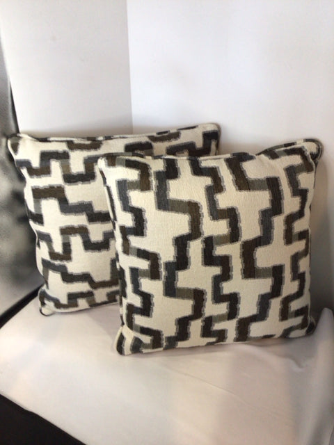 White/Gray Polyester Pair Pillow Set