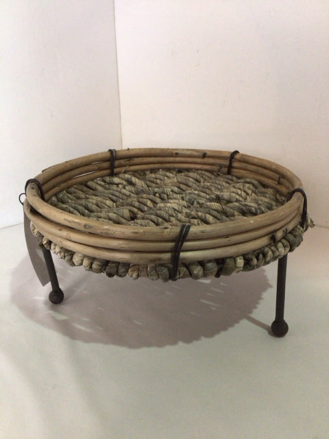 Round Gray Seagrass On legs Tray