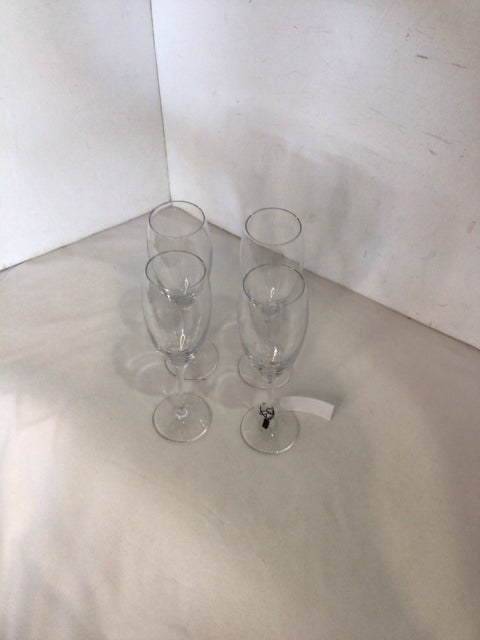 Set of 4 Clear Glass Wine Glasses