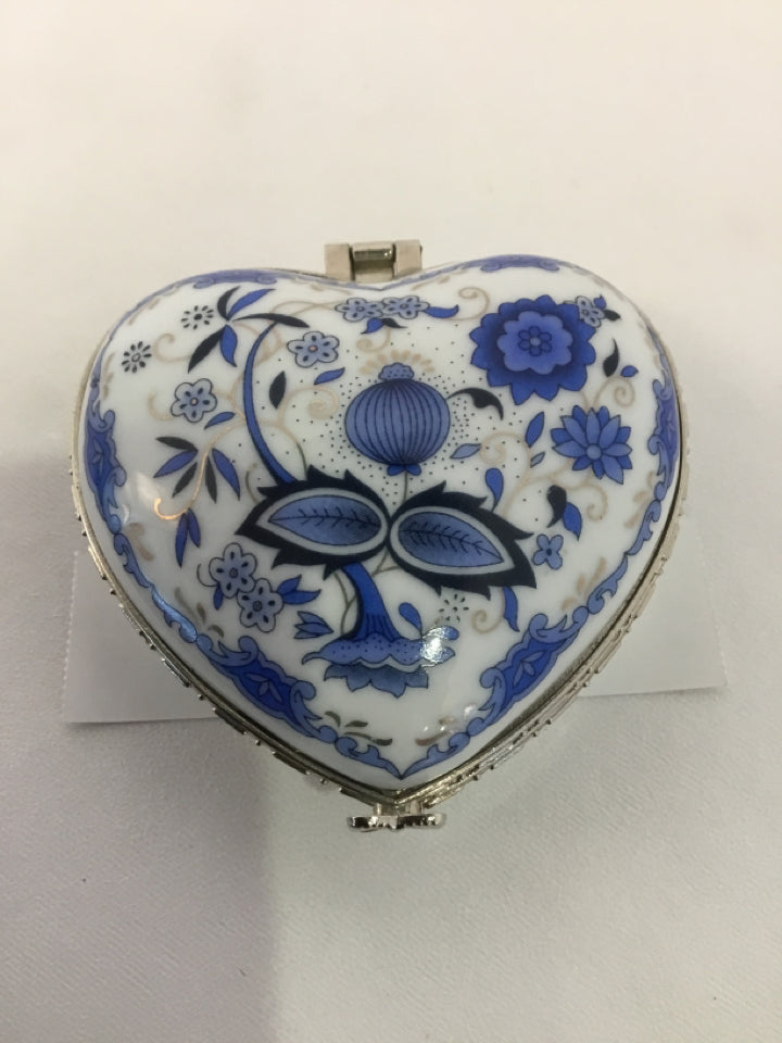 China Heart White/Blue Box