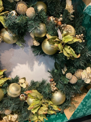 Christmas Green/Gold Wreath Holiday Item