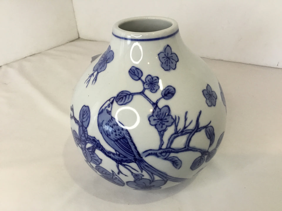 Oriental White/Blue Ceramic Bird Vase