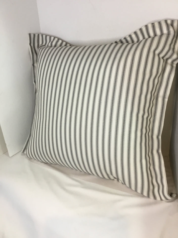 Threshold Indoor/Outdoor Gray/White Polyester Striped Pillow Set