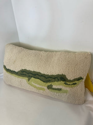 White/Green Polyester Rug Alligator Pillow