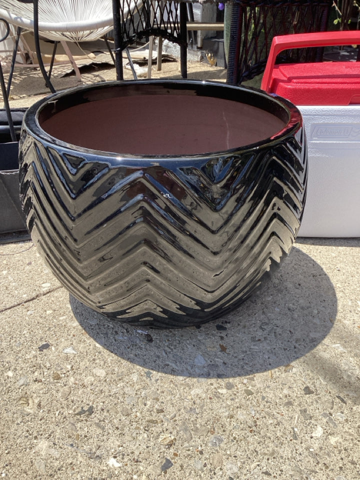 Black Pottery Planter
