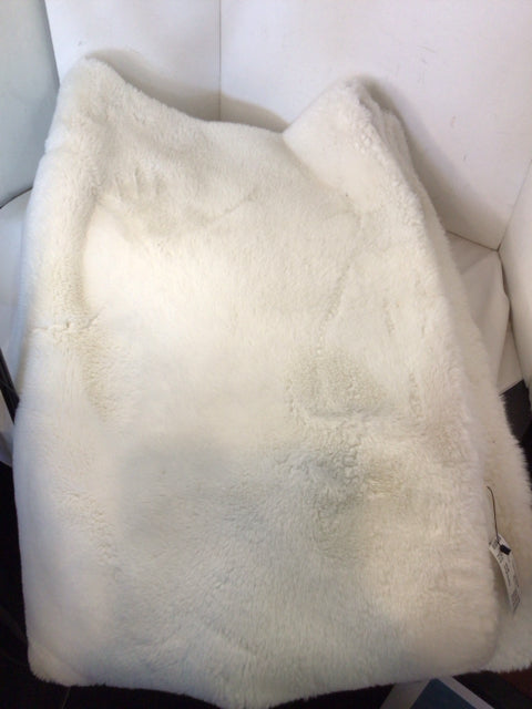 White Polyester Faux Fur Throw