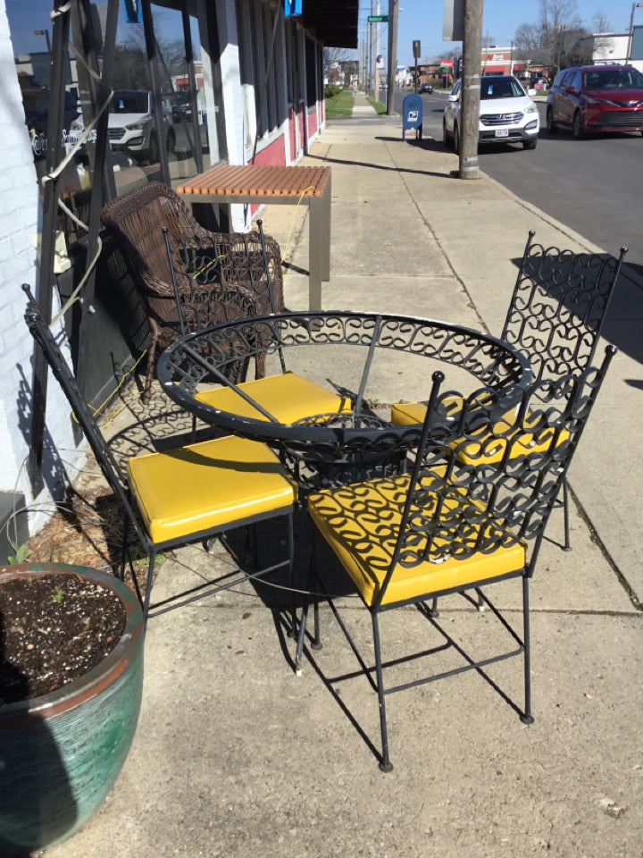 Vintage Glass Top Wrought Iron 4 Chairs Vinyl seat Black/Yellow Table & Chairs