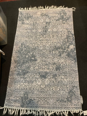 Washable Polyester Gray/White Rug